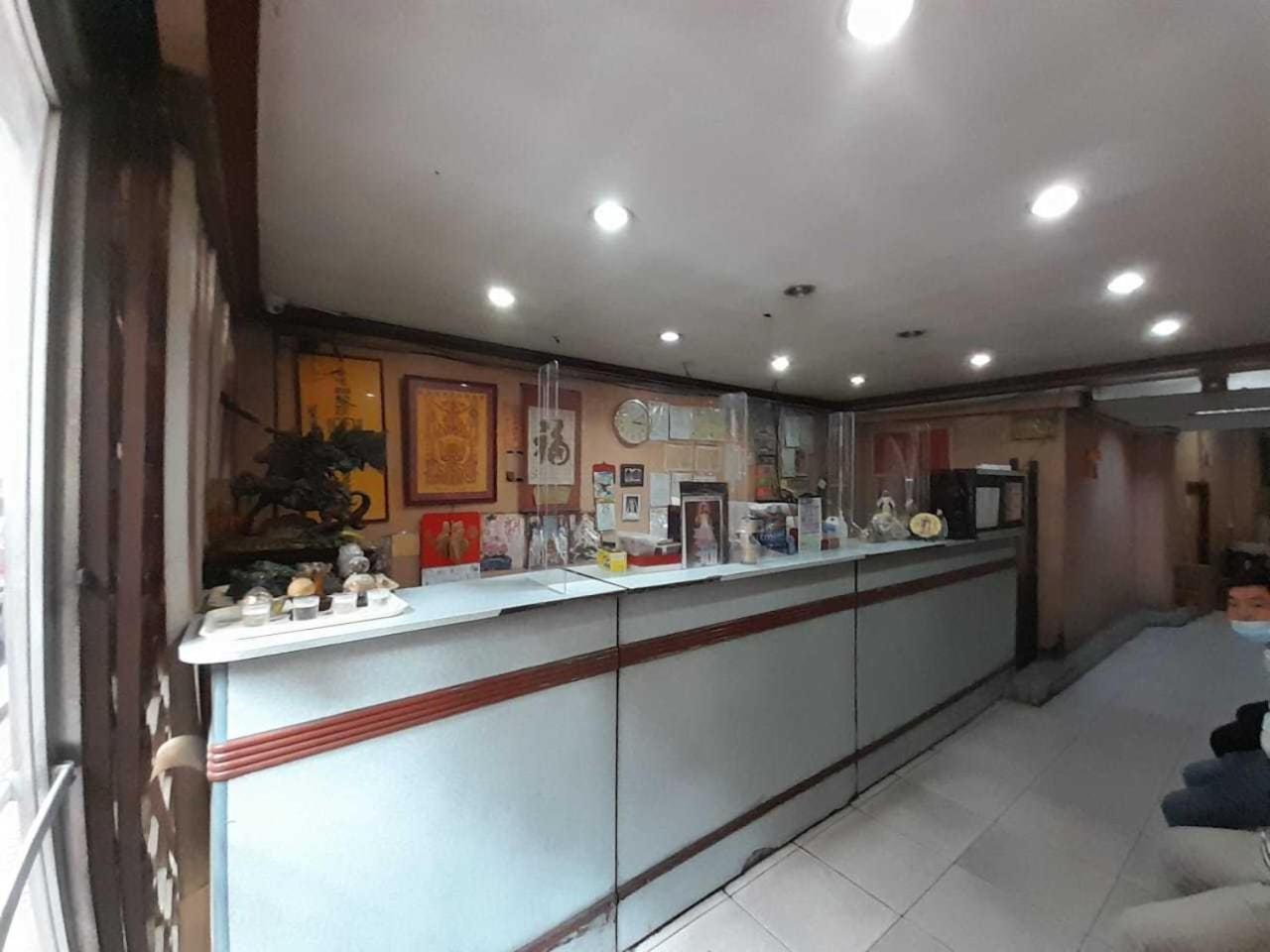 Oyo 1011 First Hotel Манила Екстериор снимка